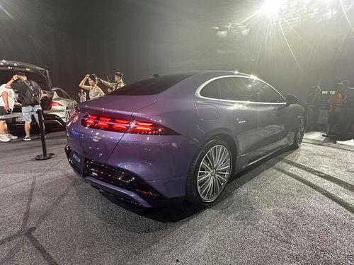 腾势z9三厢版最新爆料,豪华科技，引领未来出行潮流